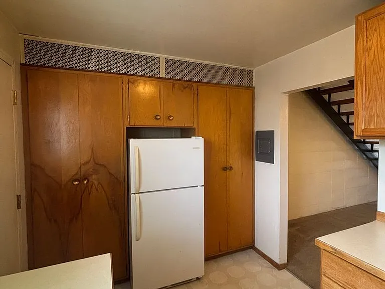 462 W 11th Aly #5 — Photo 12