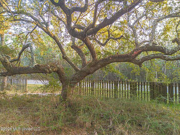 4th image of Arcadia Farm Rd