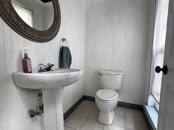 3rd image of 205 Drayton Way