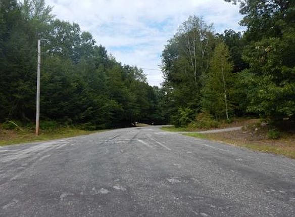 2nd image of 2 Deer Run Cir