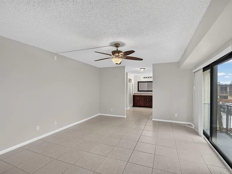744 Springdale Cir — Photo 29