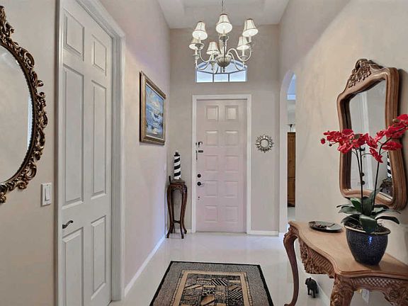 3rd image of 338 SW Lake Forest Way