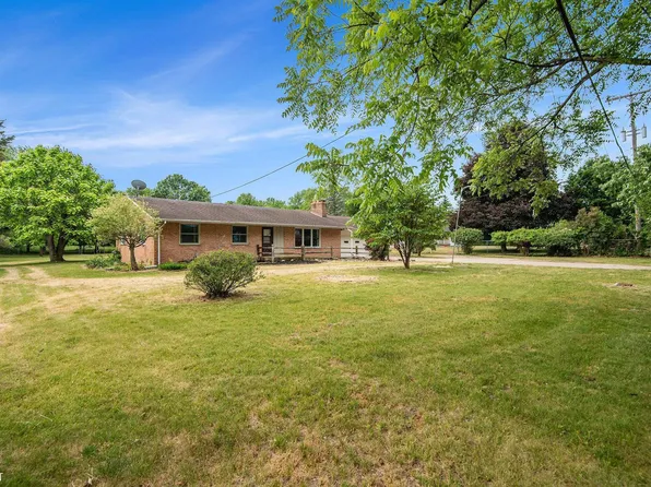 3427 W Shiawassee Ave, Fenton, MI 48430