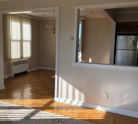 L SHAPE LIVING ROOM/DINING ROOM/ KITCHEN