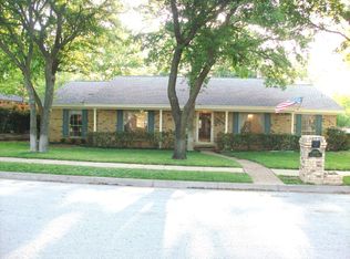 2405 Lakeview Dr, Bedford, TX 76021