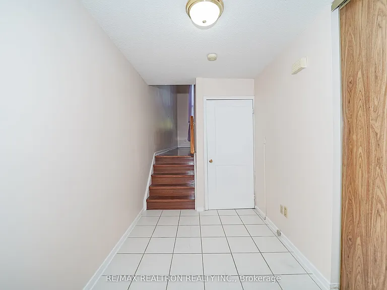 25 Cardwell Ave #24 — Photo 6