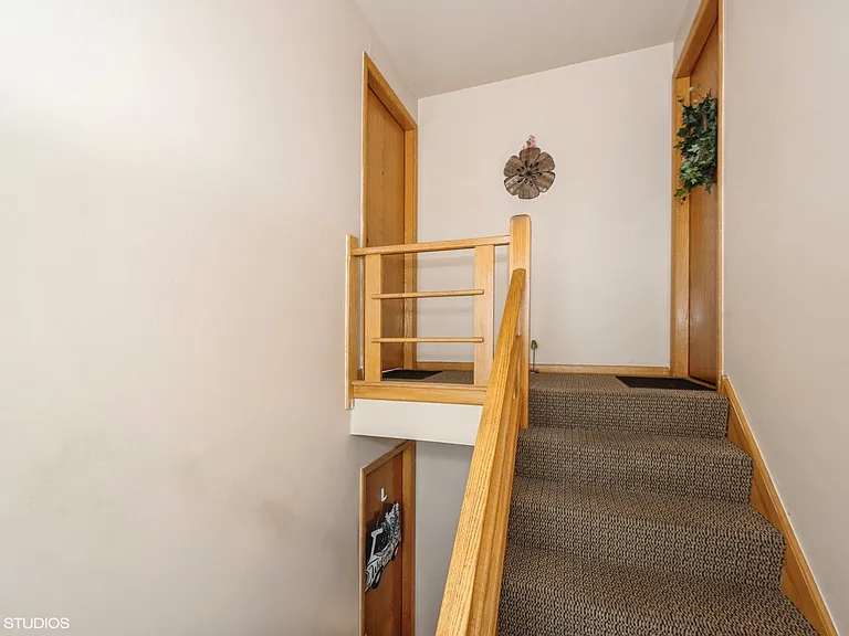 6883 N Northwest Hwy #2R — Photo 7