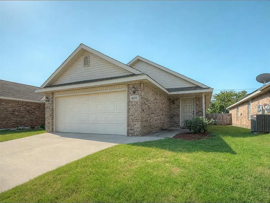 3 bed, 1233 sqft, $1,595 — Photo 2