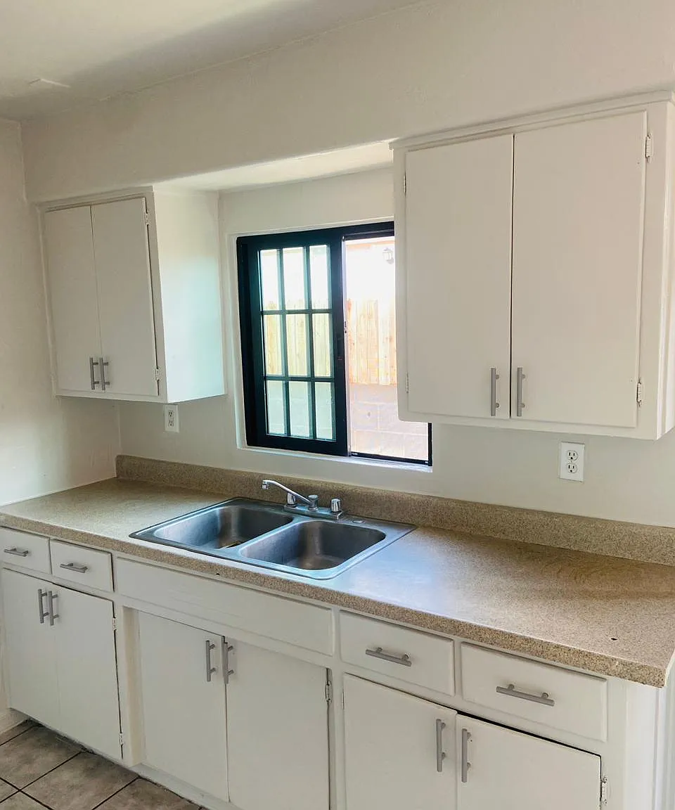 3 bed, 900 sqft, $1,485 — Photo 4