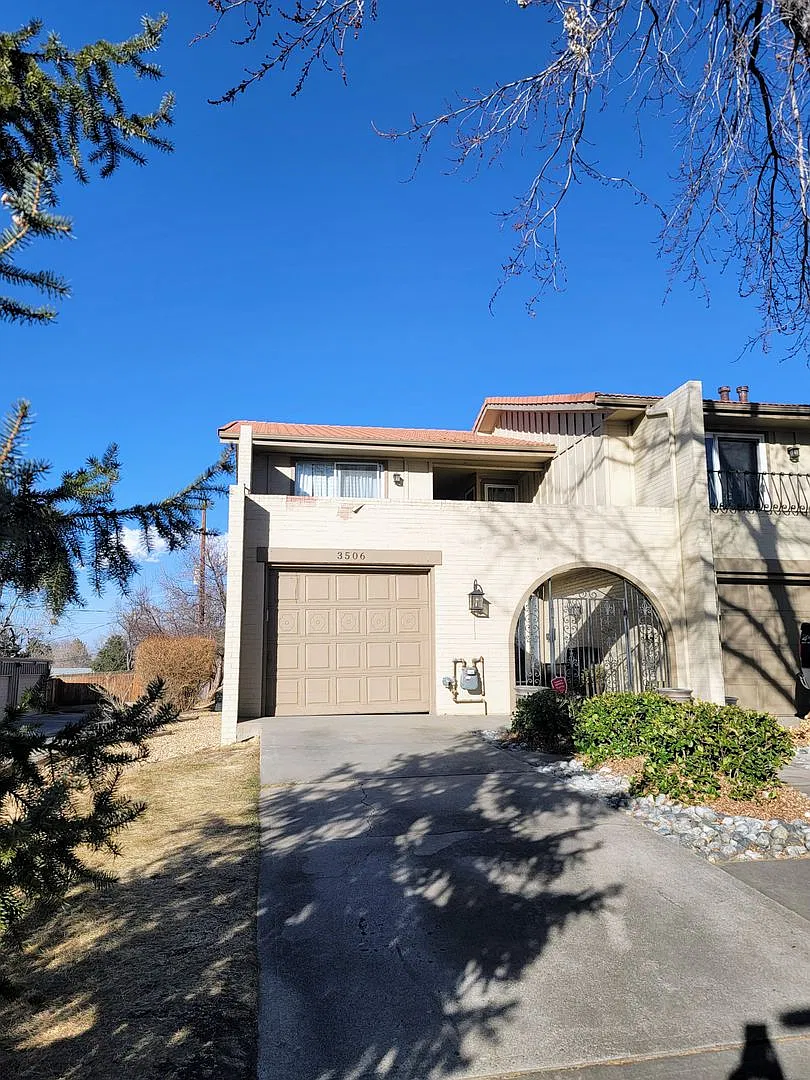 Beautiful 3 Bedroom 2.5 Bathroom In Denver. It Is A Must See! — Photo 4