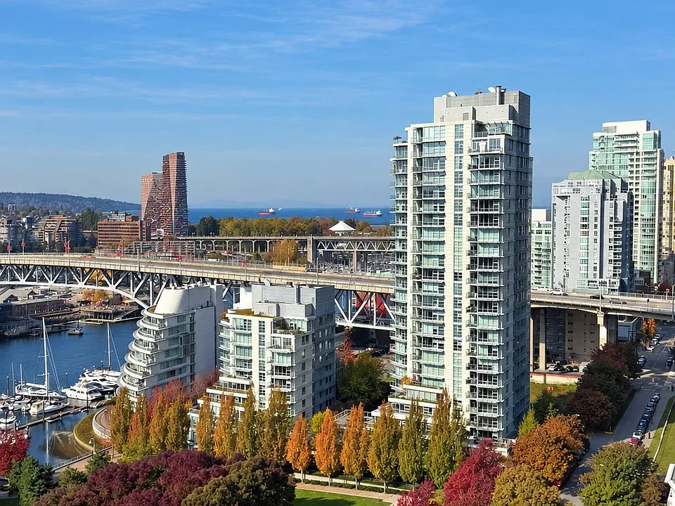 455 Beach Cres #2303