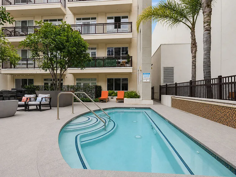 Broadstone Miracle Mile — Photo 26