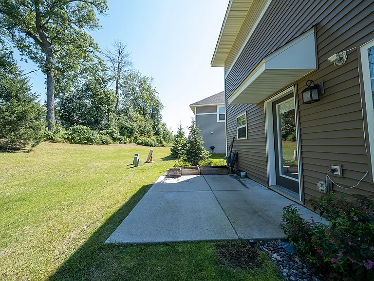 5874 Royalton Rd NE — Photo 11