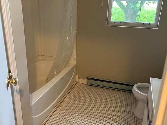 5th image of 332 Hill St APT 1