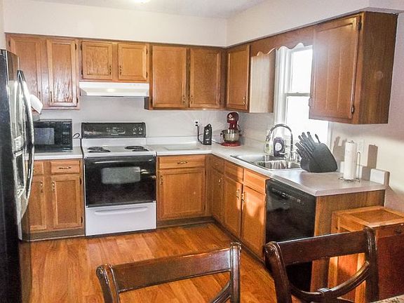 2nd image of 174 Glenbrook Dr