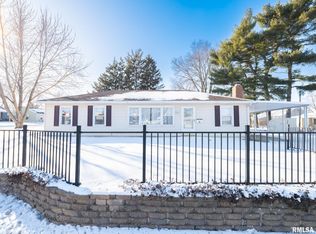 1207 S 18th St, Pekin, IL 61554