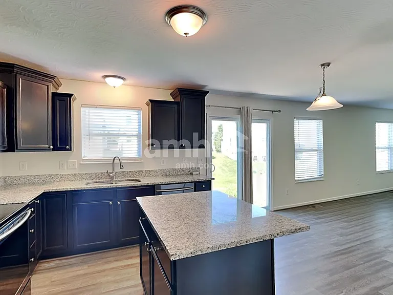 881 Orwell St — Photo 3