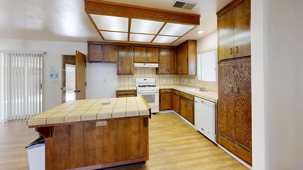806 Oak Street — Photo 2
