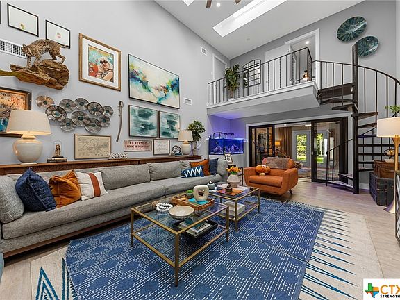 5th image of 302 Highland Oaks Dr