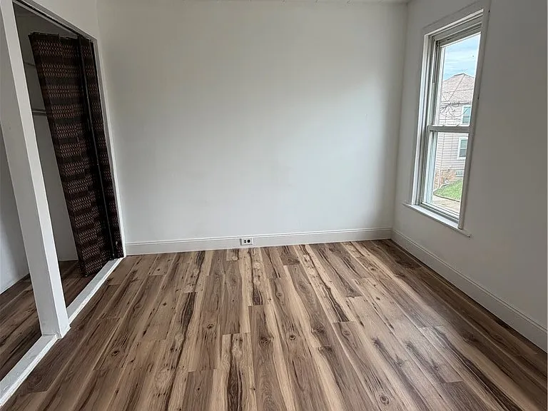 467 Reno St — Photo 9