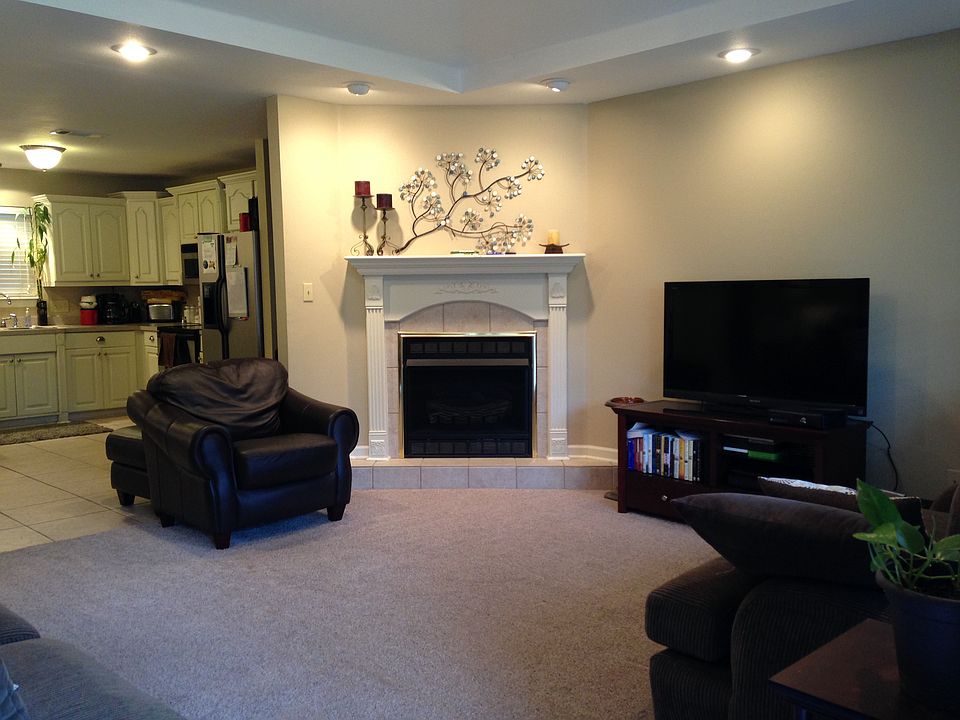 2nd image of 1303 W Holland Ave
