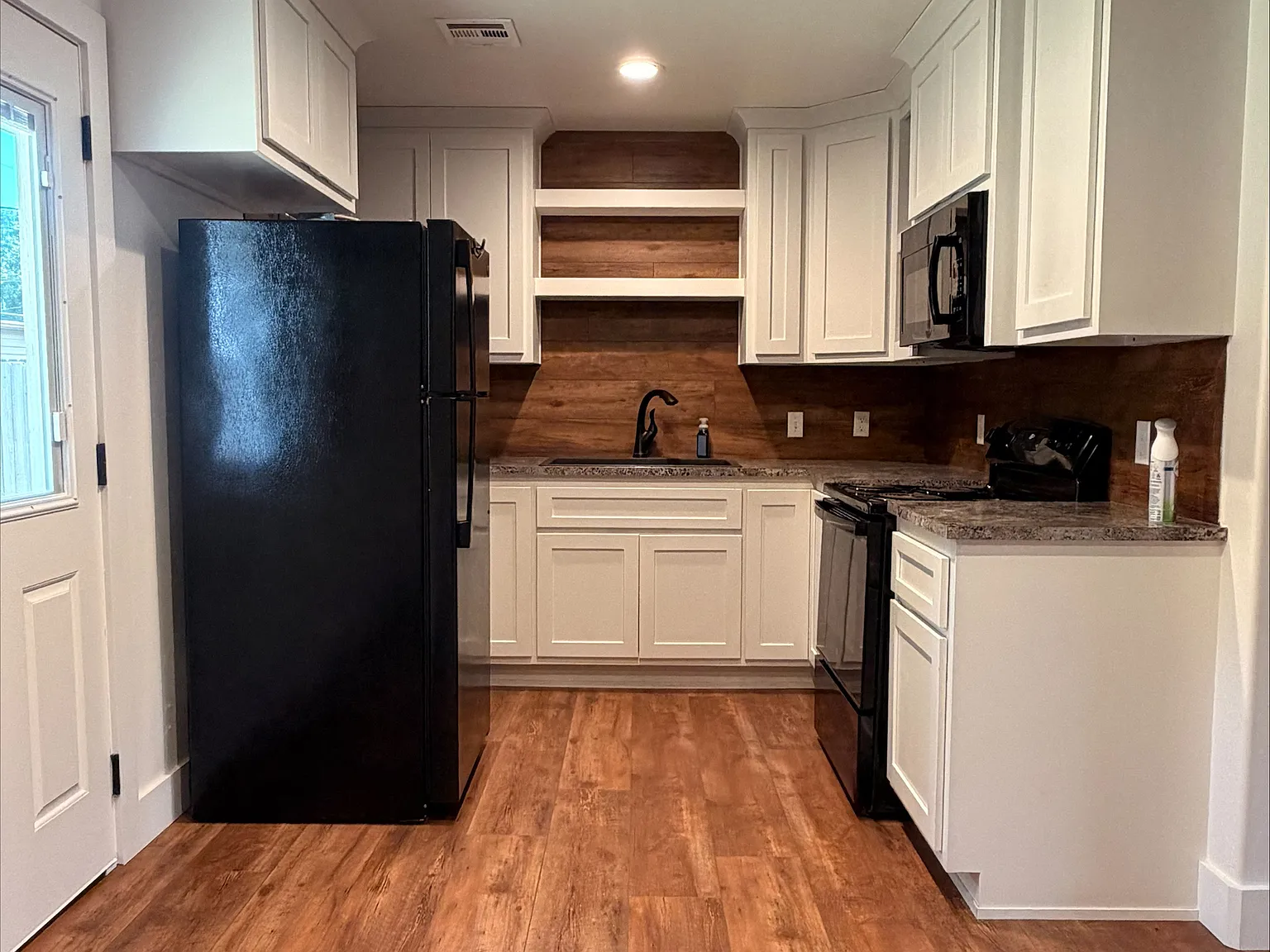 3 bed, 988 sqft, $2,000 — Photo 3
