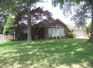 8600 Urban View Dr, Fort Smith, AR 72903