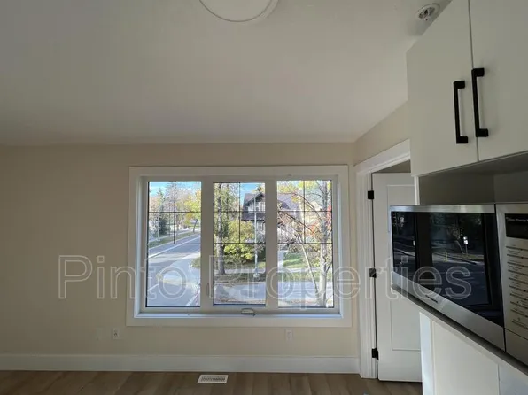 8719 110th St NW #2A, Edmonton, AB T6G 0X7