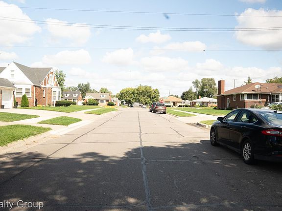 4th image of 19366 Washburn St