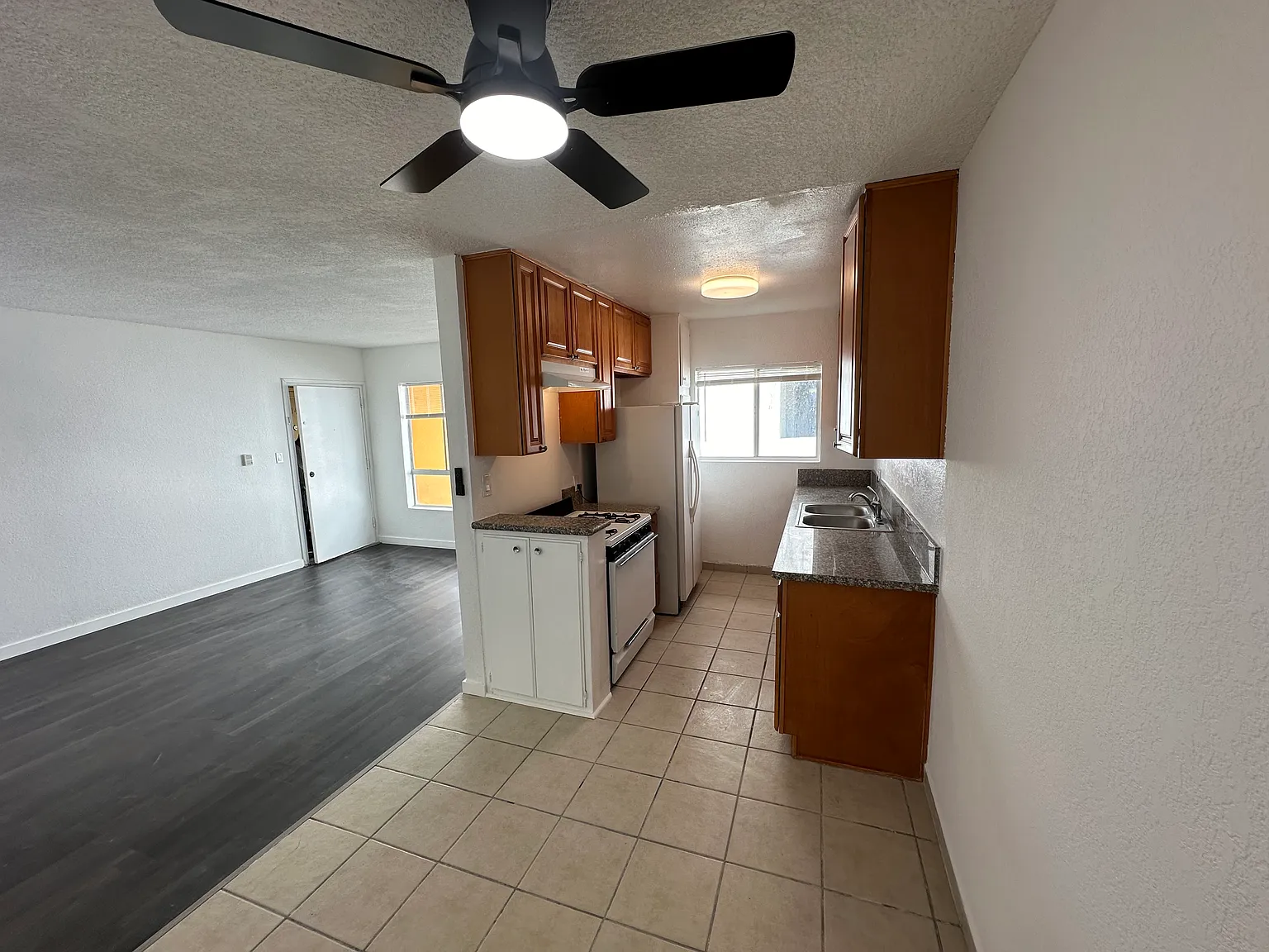 1 bed, 1000 sqft, $1,800 — Photo 4