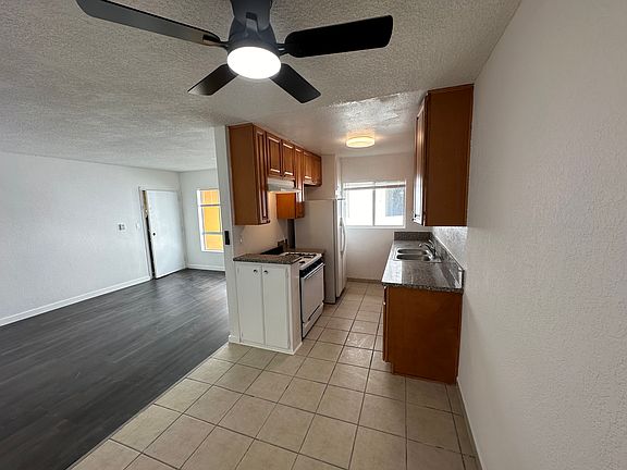 4th image of 827 S Carondelet St