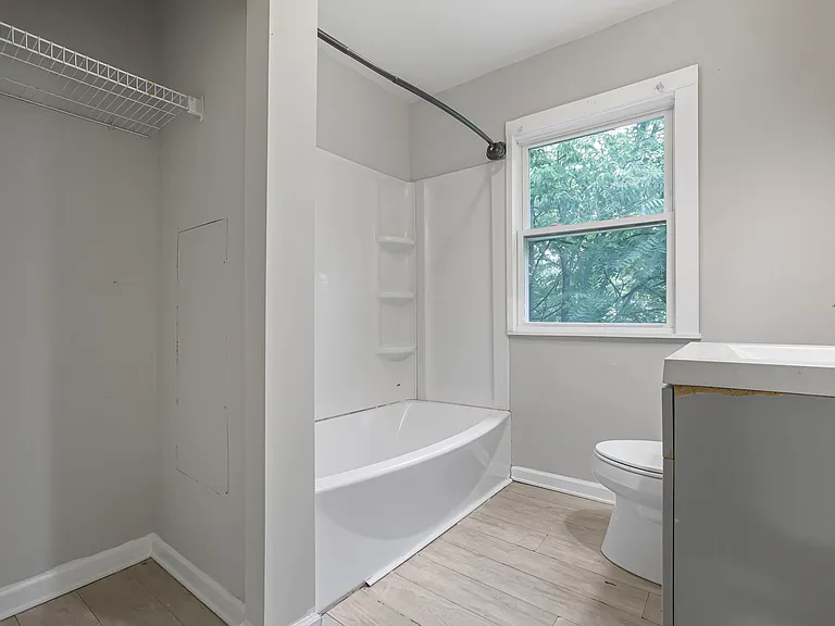 1768 Kent St — Photo 15
