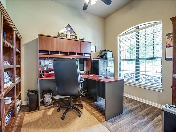 4th image of 2608 Comanche Moon Dr
