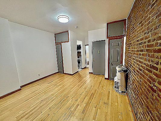 1st image of 702 Washington Ave APT 4