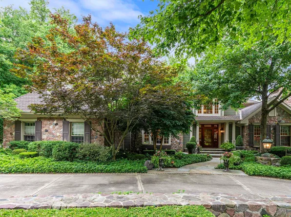 12007 Woodbourne Ct, Fort Wayne, IN 46845