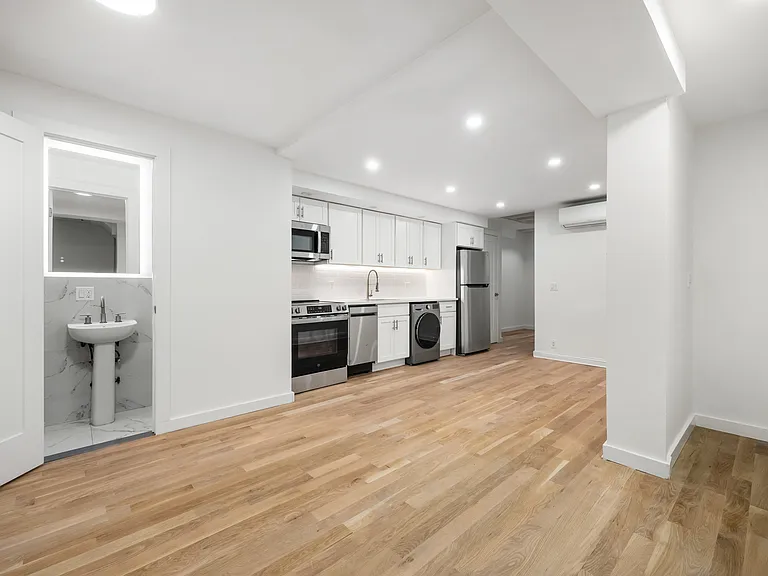 75 Bainbridge St #1A — Photo 4
