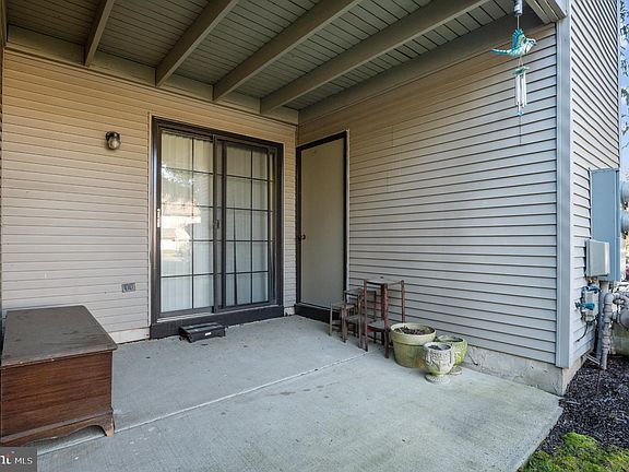 4th image of 381 Redbud Ct #381