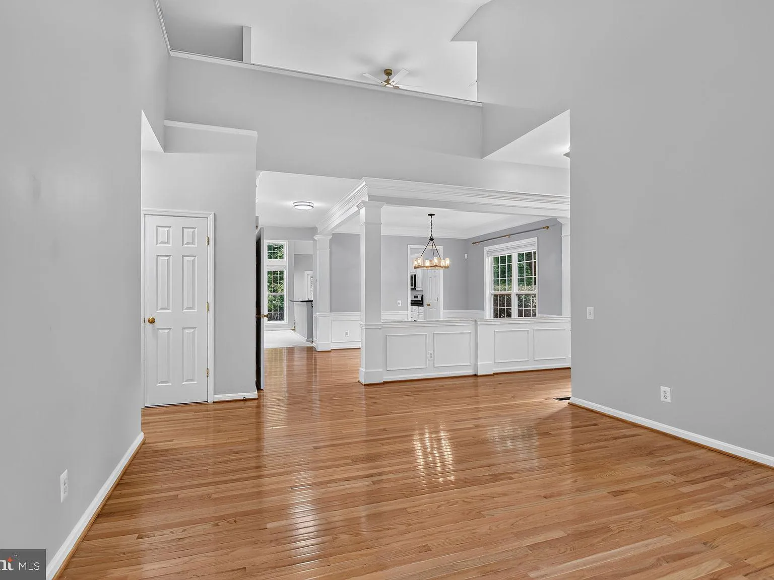 3 bed, 3.5 bath, 2672 sqft, $4,790 — Photo 3