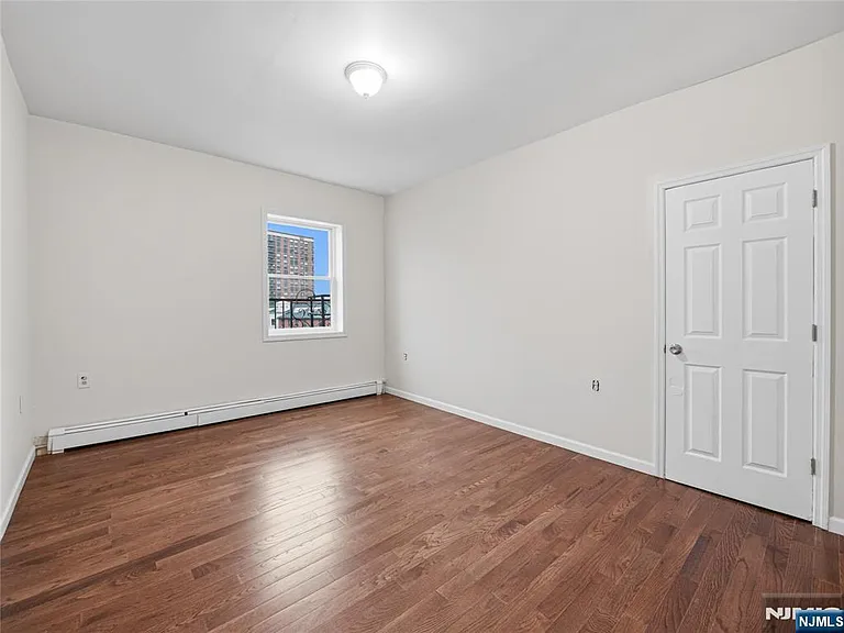 1-2 Hilliard Ave #6 — Photo 14
