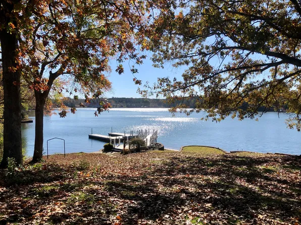 411 Horseshoe Dr, Mount Holly, NC 28120