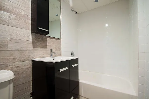 Rented by Nooklyn NYC LLC | media 21