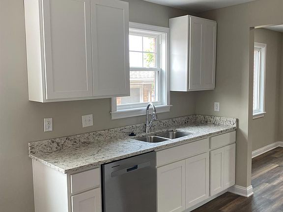 5th image of 109 Donna Ave