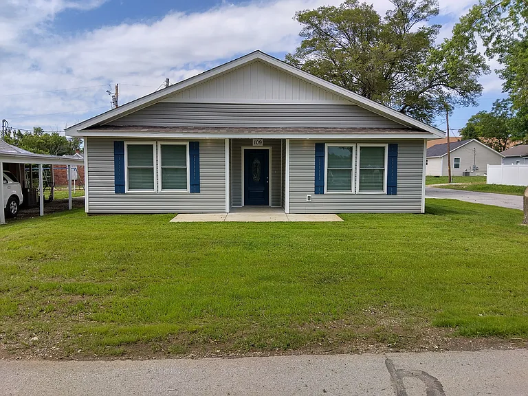 109 Hardy St — Photo 1