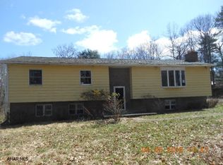 274 Asbury Ln, Altoona, PA 16601