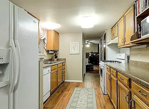 4th image of 2640 Mark Dr