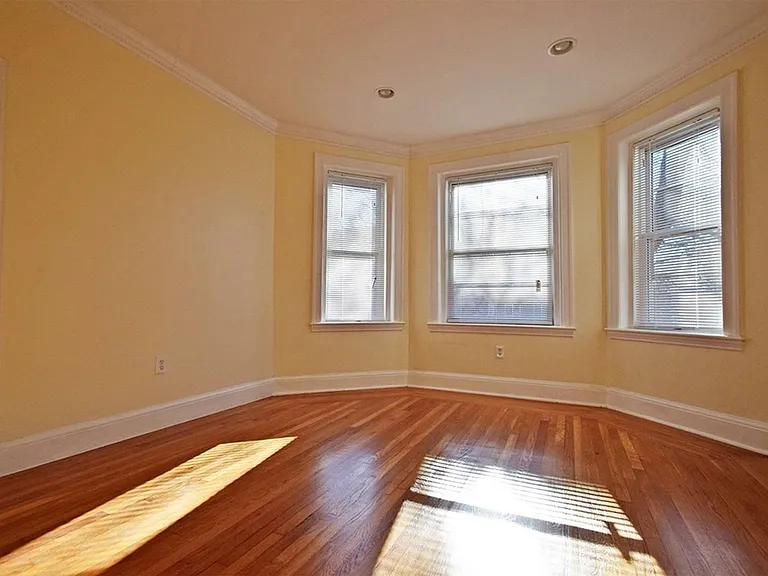 61 Thatcher St #32 — Photo 10