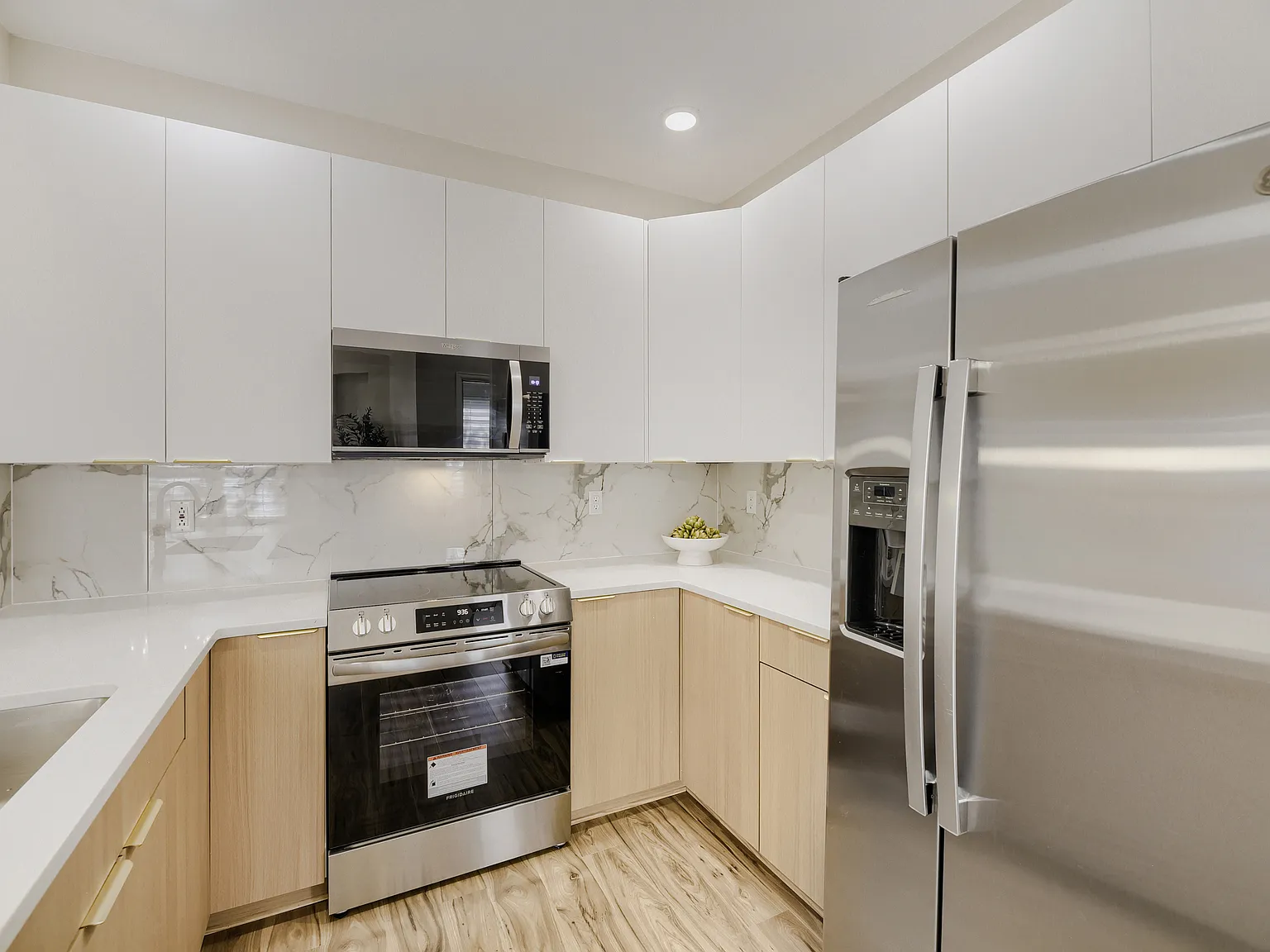 2 bed, 1012 sqft, $2,050 — Photo 3
