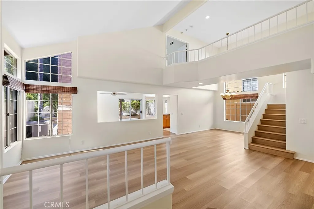 3 bed, 2.5 bath, 1726 sqft, $3,999 — Photo 4