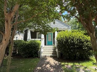 1724 Hawthorne Ln, Charlotte, NC 28205