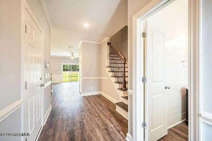 3 bed, 2.5 bath, $1,800 — Photo 2